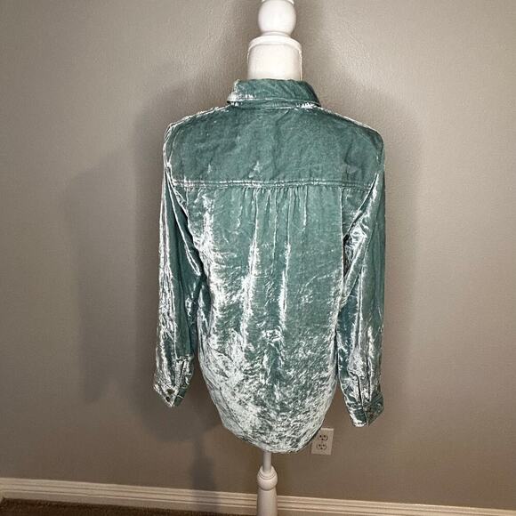 Pilcro Anthropolgie crushed velvet sea foam color button down shirt size 4 - Picture 6 of 14